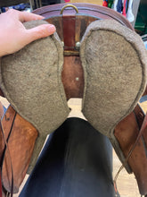 Load image into Gallery viewer, Used 16.5” Tucker Equitation Endurance Saddle #19018
