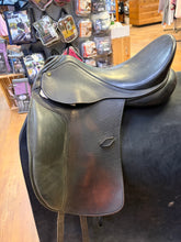 Load image into Gallery viewer, Used 17.5” HDR Buffalo Dressage Saddle #28006
