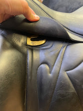 Load image into Gallery viewer, Used 17.5” Devoucoux Mikila Dressage saddle #24096
