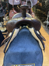 Load image into Gallery viewer, Used 16” Big Horn Flex Western Saddle #23496
