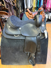 Load image into Gallery viewer, Used 16” Wintec Western Saddle #28478
