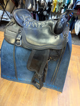 Load image into Gallery viewer, Used 17.5” Tucker cheyenne saddle #28196
