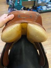 Load image into Gallery viewer, Used 16.5” Pessoa Close Contact Saddle #23761
