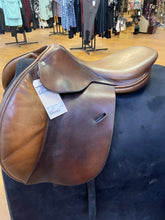 Load image into Gallery viewer, Used 17” Butet Close Contact Saddle #23113

