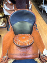 Load image into Gallery viewer, Used 16” Crest Ridge Wade Western Saddle Set #27903

