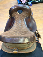 Load image into Gallery viewer, Used Big Horn 120 Endurance Saddle #28040
