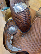 Load image into Gallery viewer, Used 15” Crates Western Show Saddle #20040
