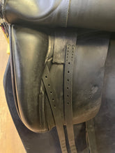 Load image into Gallery viewer, Used 17.5” Albion Original Comfort Dressage Saddle #21979

