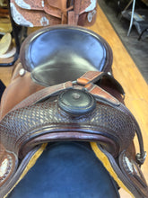 Load image into Gallery viewer, Used 16” Crates 2222 Classic Reining Saddle Round Skirt #29531
