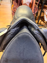 Load image into Gallery viewer, Used 18” Loxley Bliss Monoflap Warmblood Dressage saddle
