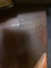 Load image into Gallery viewer, Used 17” L’Apogee Close Contact Saddle
