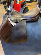 Load image into Gallery viewer, Used 18” Amerigo Close Contact Saddle #23021
