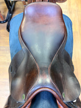 Load image into Gallery viewer, Used 17” Beval Close Contact Saddle #29913
