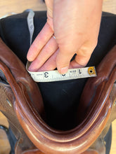 Load image into Gallery viewer, Used 16.5” Crosby Close Contact Saddle #28051
