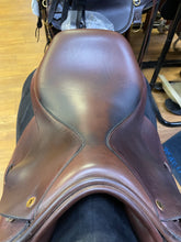 Load image into Gallery viewer, Used 17” Black Country Quantum Close Contact #24889
