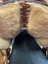 Load image into Gallery viewer, Used 15” Dakota Trophy Barrel Saddle #23498
