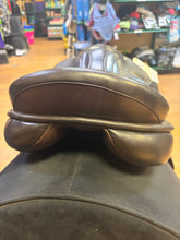 Load image into Gallery viewer, Used 17.5” Adam Ellis Close Contact #27862
