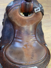 Load image into Gallery viewer, Used 16” Custom Art Vancore Western Saddle #19779
