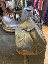 Load image into Gallery viewer, Used 17.5” Voltaire Stuttgart Close Contact #25430
