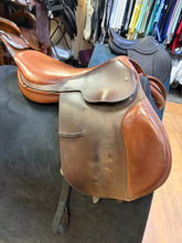 Load image into Gallery viewer, Used 16.5” Crosby Close Contact Saddle #28051
