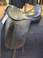 Load image into Gallery viewer, Used 18” Country Connection Buffalo Leather Dressage Saddle #26180

