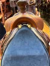 Load image into Gallery viewer, Used 15.5” Circle A All around Western Saddle #28603
