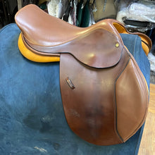 Load image into Gallery viewer, Used 17” True Brit Close Contact Saddle #15942
