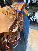 Load image into Gallery viewer, McCall McLite 16” Wade Full Padded Seat
