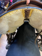 Load image into Gallery viewer, Used 17.5” Big Horn Draft Saddle #25043
