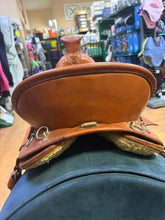 Load image into Gallery viewer, Used 16” Crest Ridge Wade Western Saddle Set #27903
