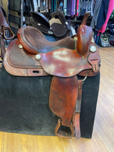 Load image into Gallery viewer, Used 15.5” Vic Bennett Cutting Saddle
