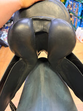 Load image into Gallery viewer, Used 17” HDR Monoflap Dressage Saddle #29244
