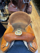 Load image into Gallery viewer, Used 15” Dakota Trophy Barrel Saddle #23498
