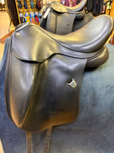 Load image into Gallery viewer, Used 0 Bates Innova Dressage Saddle #27501
