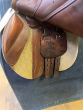 Load image into Gallery viewer, Used 17” Prestige Eventer Close Contact Saddle #22025
