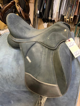 Load image into Gallery viewer, Used 17.5” Wintec Pro Dressage Saddle #24491
