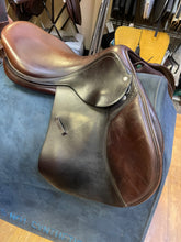 Load image into Gallery viewer, Used 18” Amerigo Close Contact Saddle #23021
