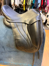Load image into Gallery viewer, Used 17” Antares Monoflap Dressae Saddle #29249
