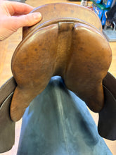 Load image into Gallery viewer, Used 15” Cutback Saddleseat Saddle #27409
