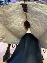 Load image into Gallery viewer, Used 15” Hereford Western Show Saddle #23075
