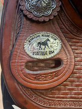 Load image into Gallery viewer, Used 16” Custom Made Foxtrot Western Saddle #29117
