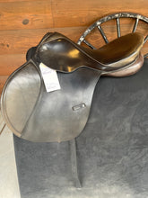 Load image into Gallery viewer, Used 17.5” Berney &amp; Brother All Purpose Saddle #18255
