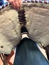 Load image into Gallery viewer, Used 15” Simco Western Saddle #29425
