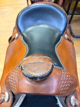 Load image into Gallery viewer, Used 17” Dakota Western Saddle #29113
