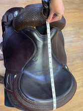 Load image into Gallery viewer, Used 16” Crates 2171 Classic Trail Saddle Round Skirt #24463
