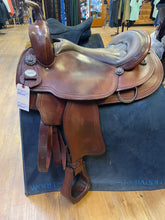 Load image into Gallery viewer, Used 17” Crates Lightweight trail Saddle #23900
