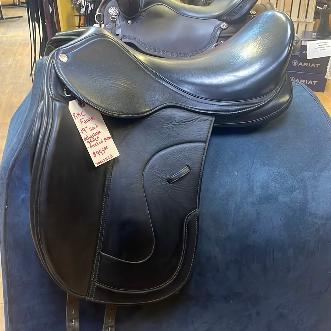 Used 19” Royal Highness Dressage Saddle #700121123