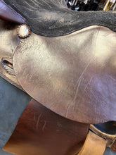 Load image into Gallery viewer, Used 15.5” Simco Arab Western Saddle #28496
