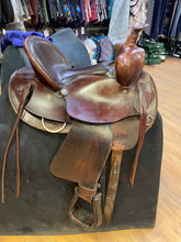 Load image into Gallery viewer, Used 15” Circle A American Saddlery Bear Trap Saddle #22270
