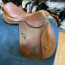 Load image into Gallery viewer, Used 17.5” Black Country Hunter Saddle
